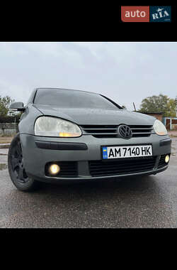 Volkswagen Golf  2004