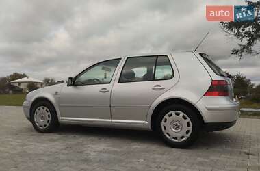 Volkswagen Golf  2002