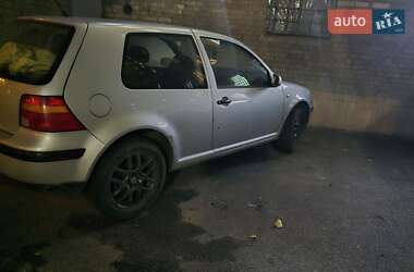 Volkswagen Golf  2002