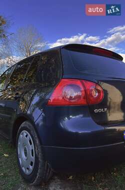 Volkswagen Golf  2004