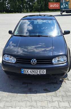Volkswagen Golf  2002