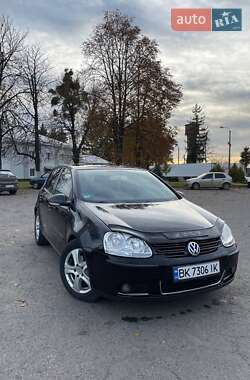 Volkswagen Golf  2004