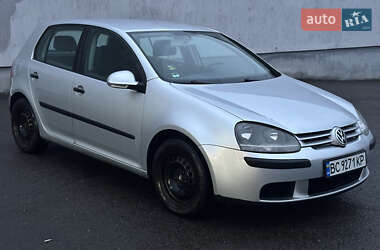 Volkswagen Golf  2004