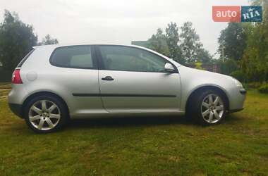 Volkswagen Golf  2004