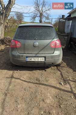 Volkswagen Golf  2004
