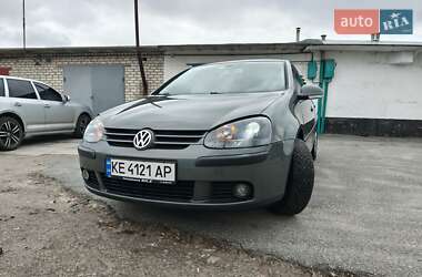 Volkswagen Golf  2004