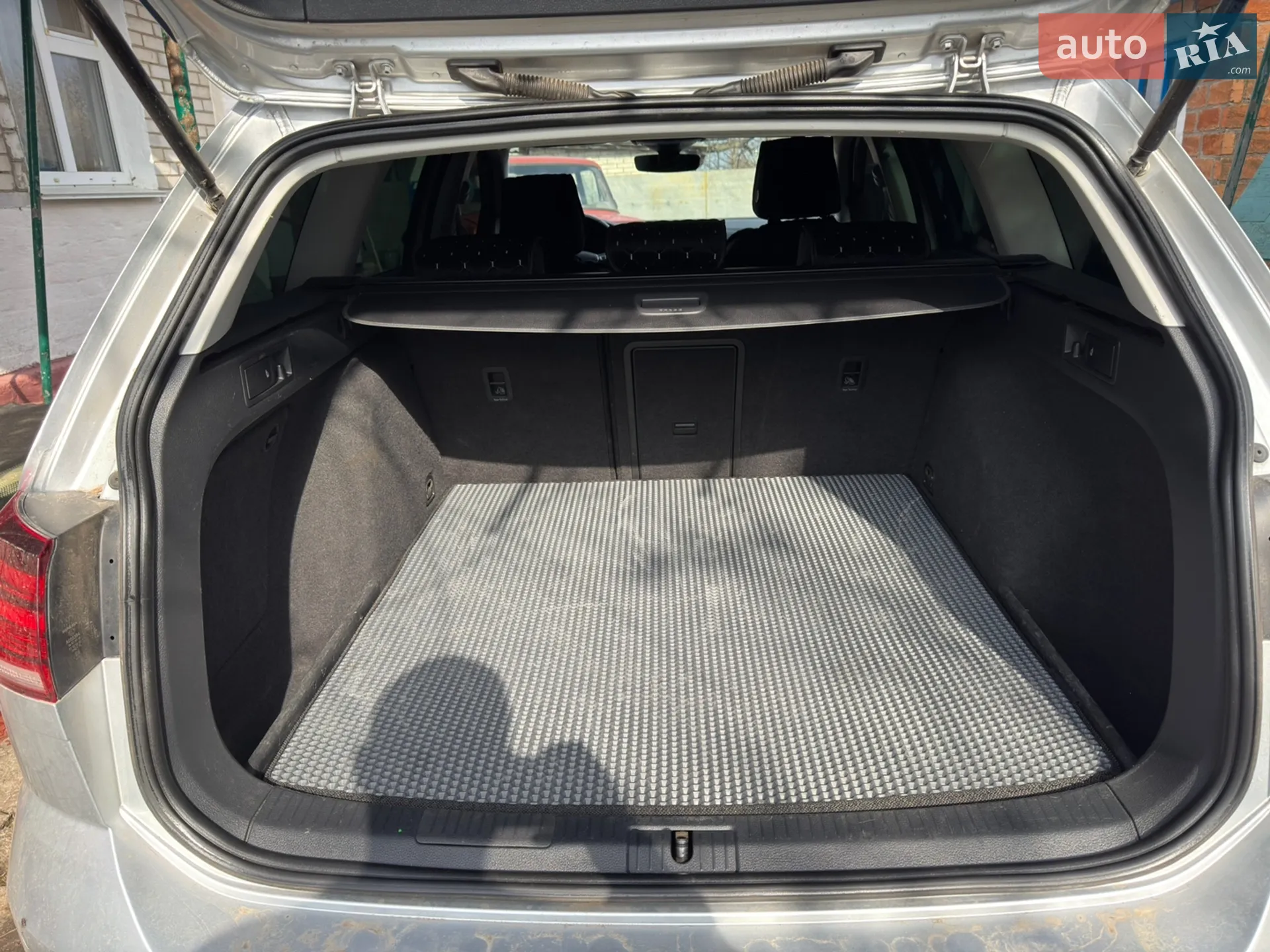 Volkswagen Golf 2018 VIN WVWZZZAUZJP601106 фото оголошення 10 з 47