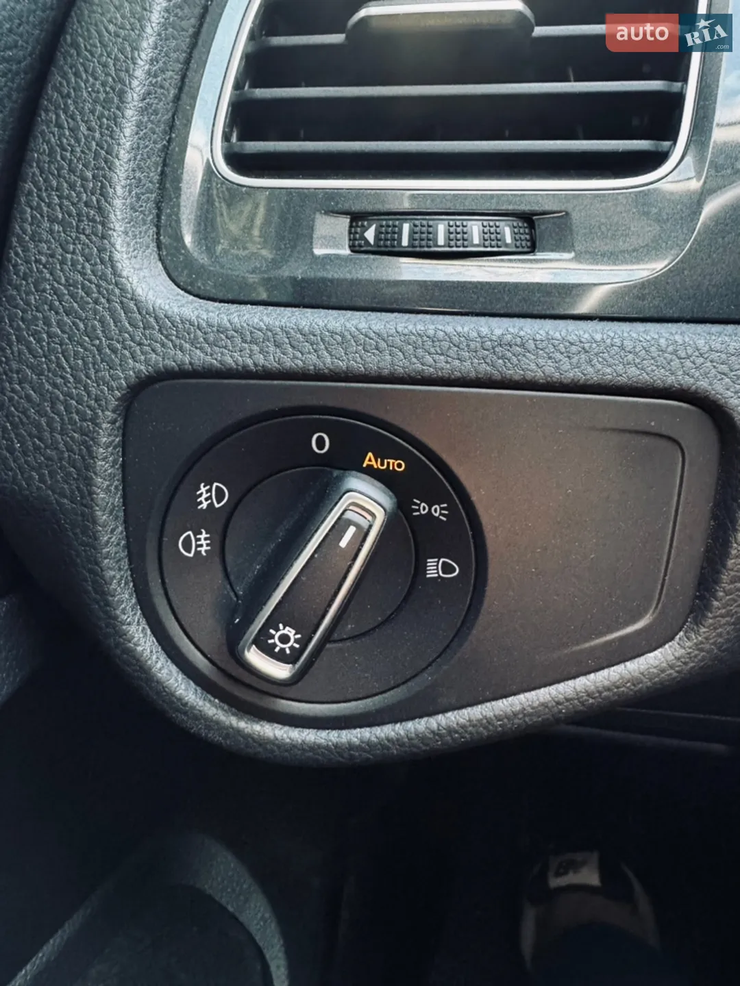 Volkswagen Golf 2018 VIN WVWZZZAUZJP601106 фото оголошення 23 з 47