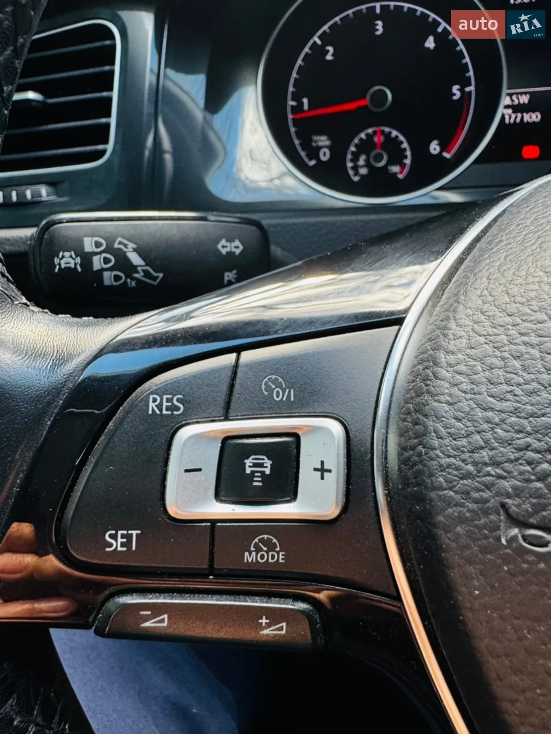 Volkswagen Golf 2018 VIN WVWZZZAUZJP601106 фото оголошення 28 з 47