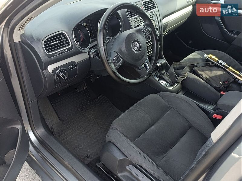 Универсал Volkswagen Golf 2010 в Здолбунове