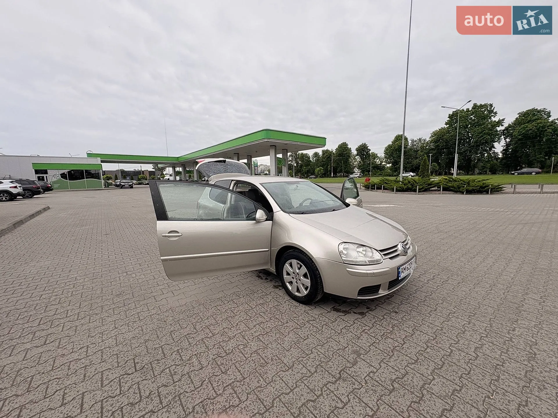 Volkswagen Golf 2004 VIN WVWZZZ1KZ4W134327 фото оголошення 3 з 49