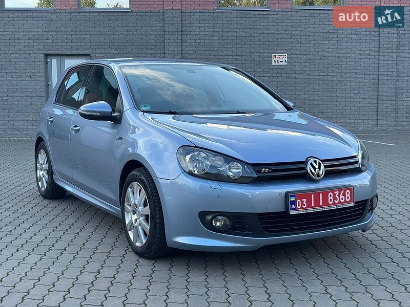 Хэтчбек Volkswagen Golf 2010 в Ровно