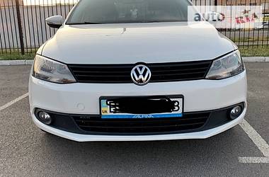 Volkswagen Jetta 2.0 TDI   2013