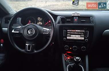Volkswagen Jetta  2012
