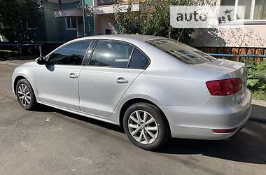 Volkswagen Jetta  2012