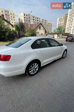 Volkswagen Jetta  2011