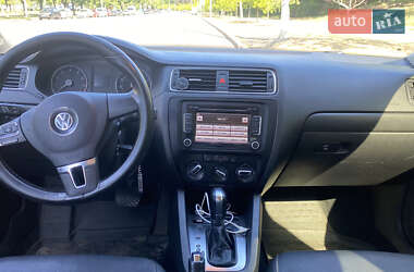 Volkswagen Jetta  2012