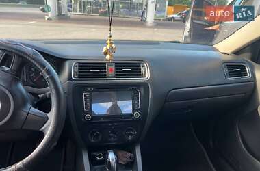 Volkswagen Jetta  2013