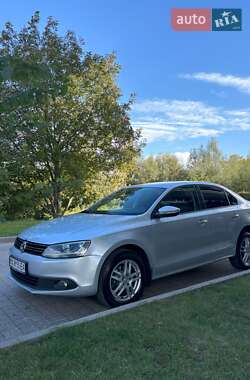 Volkswagen Jetta  2012
