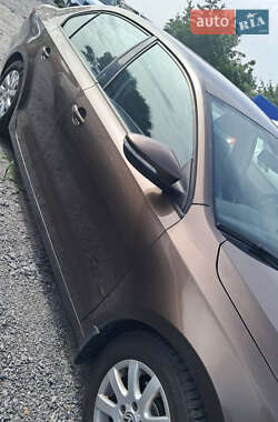 Volkswagen Jetta  2011