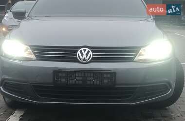 Volkswagen Jetta  2011