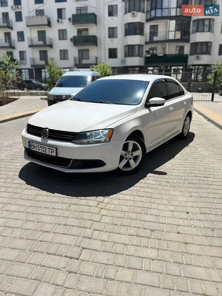 2011 Volkswagen Jetta - фото 1