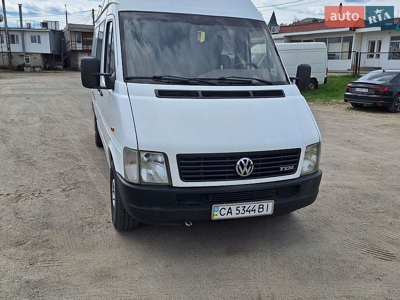 Вантажопасажирський фургон Volkswagen LT