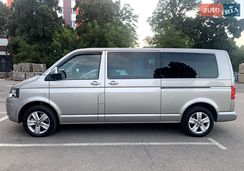 Мінівен Volkswagen Multivan