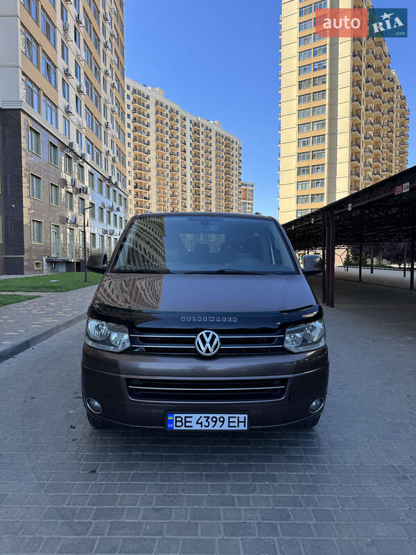 Минивэн Volkswagen Multivan