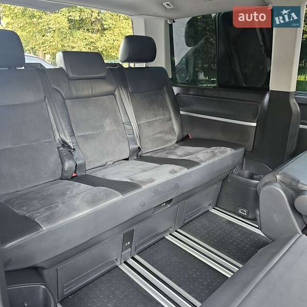 Минивэн Volkswagen Multivan 2011 в Стрые