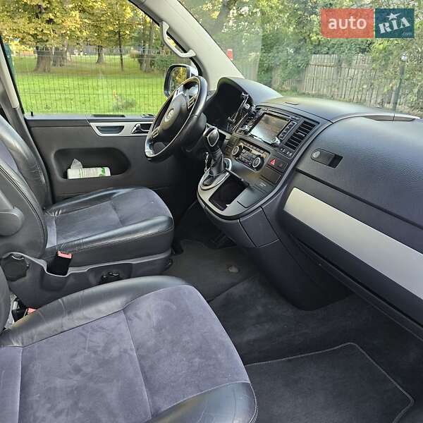 Минивэн Volkswagen Multivan 2011 в Стрые