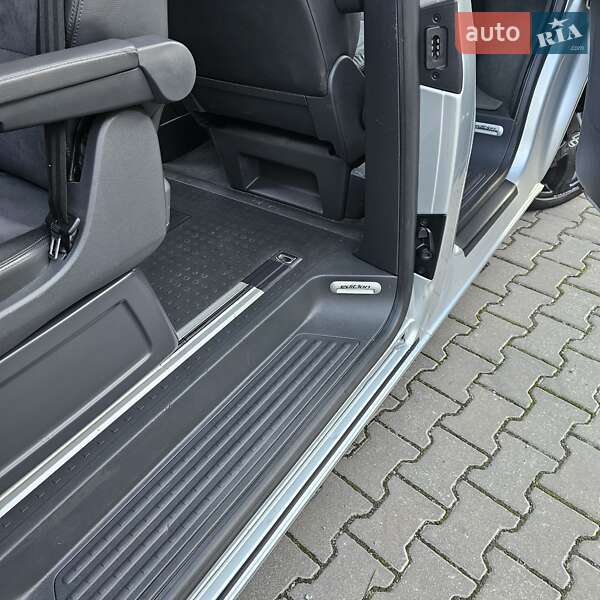 Минивэн Volkswagen Multivan 2011 в Стрые
