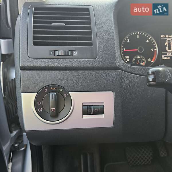 Минивэн Volkswagen Multivan 2011 в Стрые