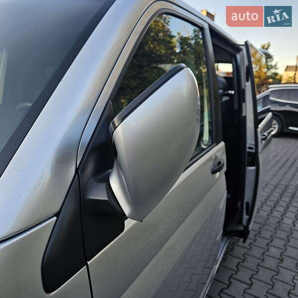 Минивэн Volkswagen Multivan 2011 в Стрые