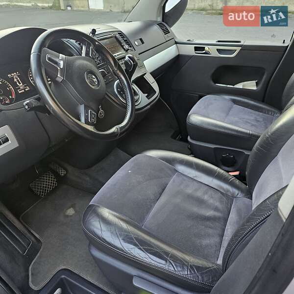 Минивэн Volkswagen Multivan 2011 в Стрые