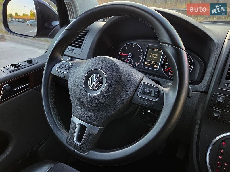 Минивэн Volkswagen Multivan 2012 в Киеве