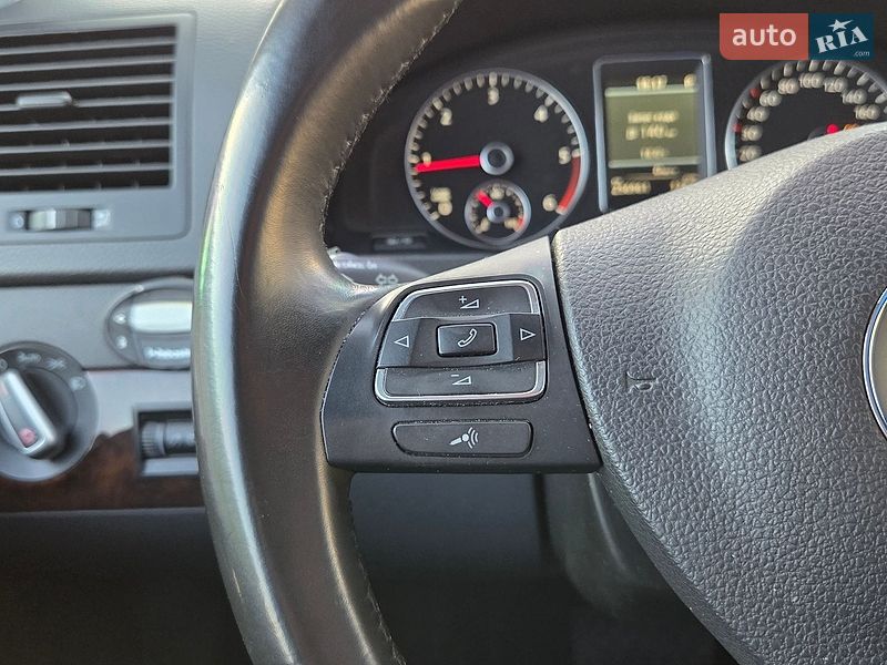 Минивэн Volkswagen Multivan 2012 в Киеве