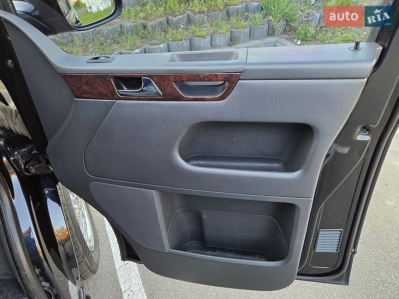 Минивэн Volkswagen Multivan 2012 в Киеве