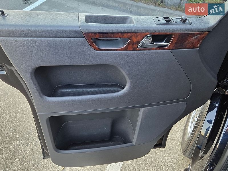 Минивэн Volkswagen Multivan 2012 в Киеве