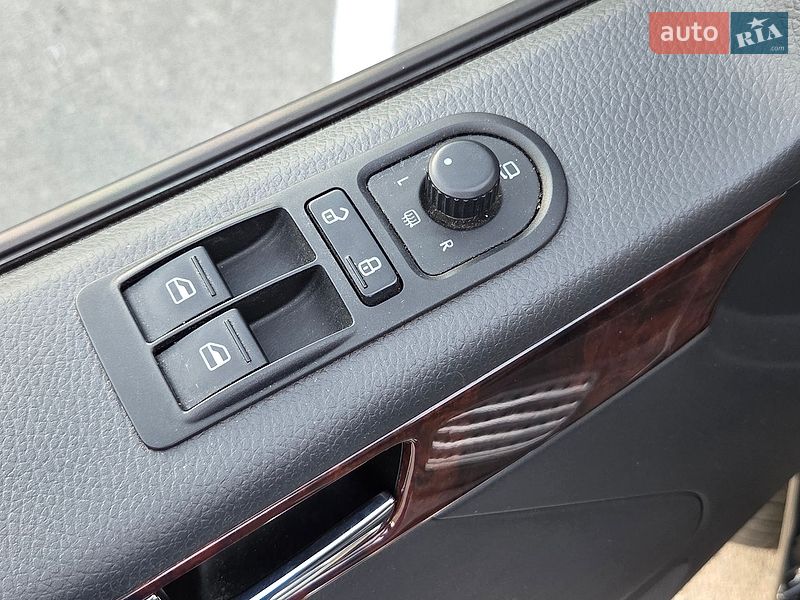 Минивэн Volkswagen Multivan 2012 в Киеве