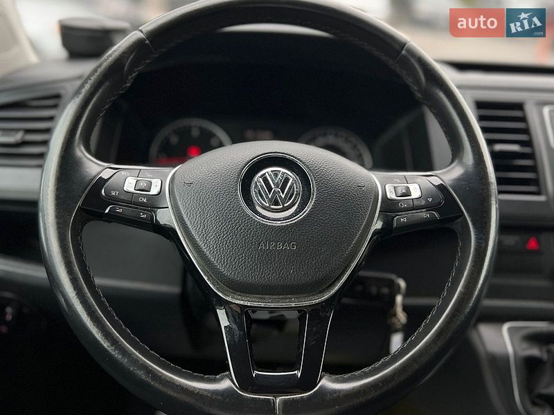 Минивэн Volkswagen Multivan 2016 в Львове фото 10 Минивэн Volkswagen Multivan 2016 в Львове