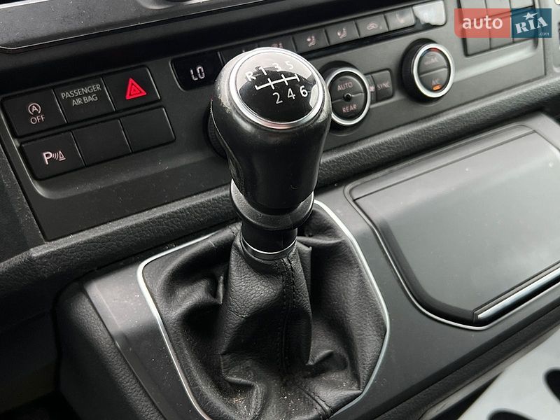 Минивэн Volkswagen Multivan 2016 в Львове фото 14 Минивэн Volkswagen Multivan 2016 в Львове
