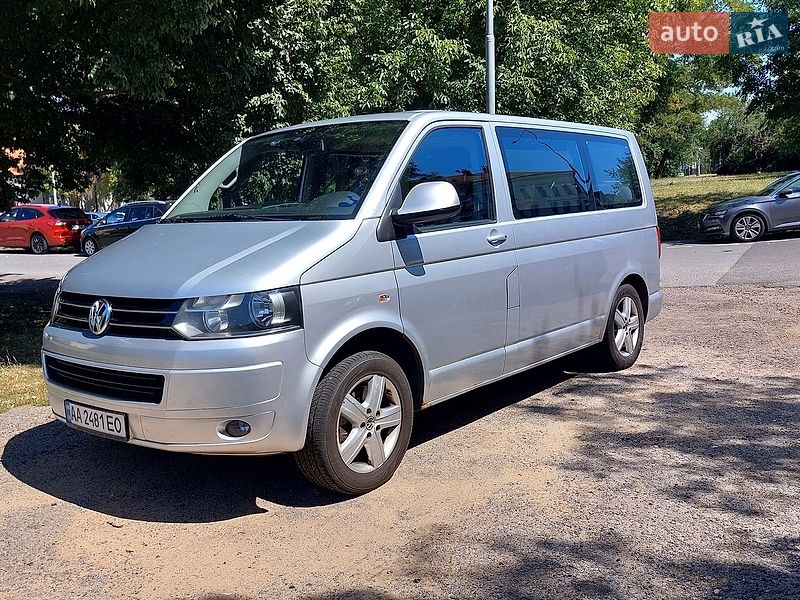 Мінівен Volkswagen Multivan 2010 в Чернівцях