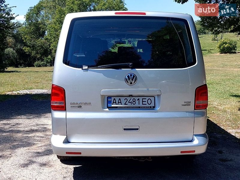 Мінівен Volkswagen Multivan 2010 в Чернівцях
