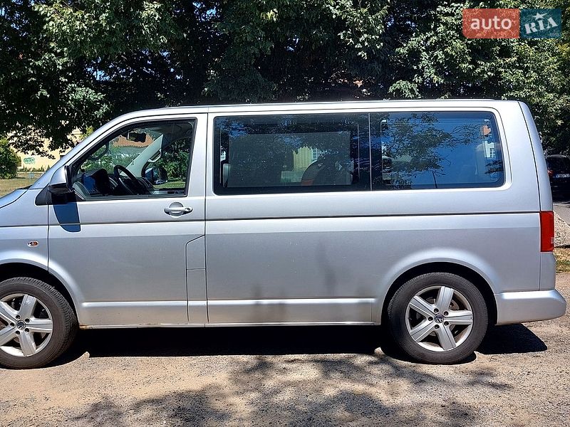 Мінівен Volkswagen Multivan 2010 в Чернівцях