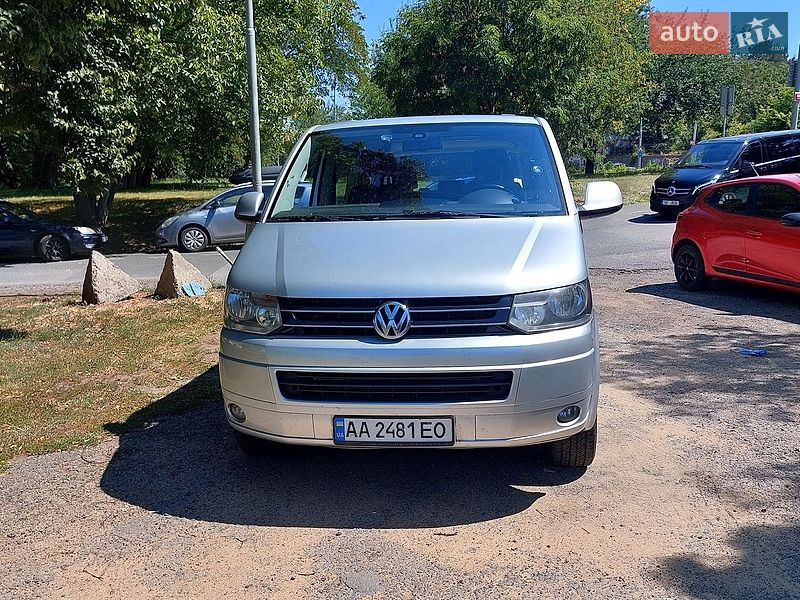 Мінівен Volkswagen Multivan 2010 в Чернівцях