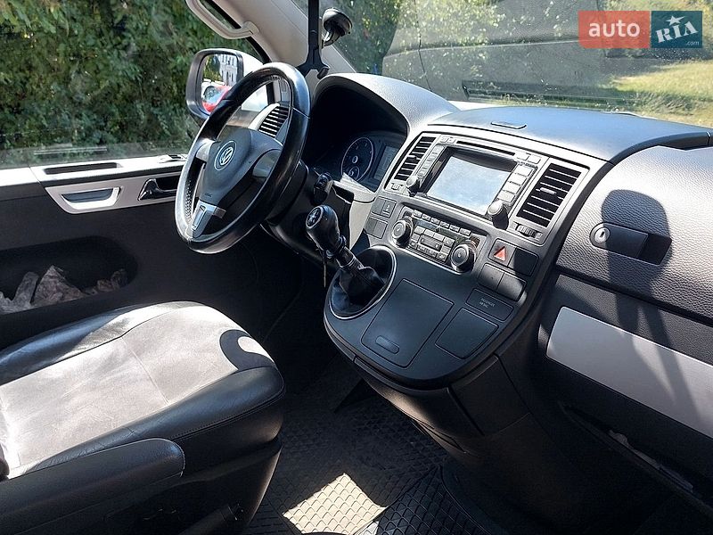 Мінівен Volkswagen Multivan 2010 в Чернівцях