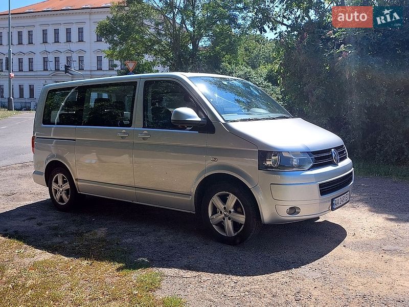 Мінівен Volkswagen Multivan 2010 в Чернівцях