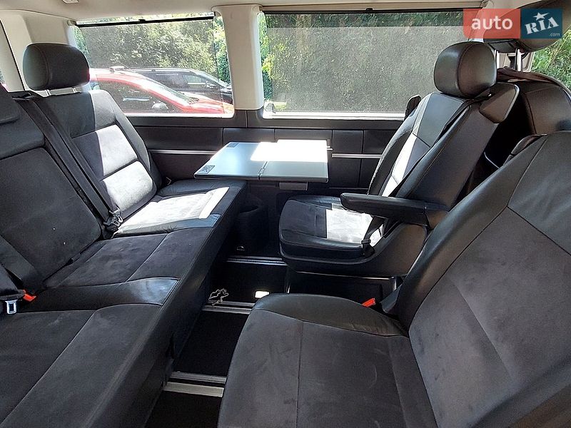 Мінівен Volkswagen Multivan 2010 в Чернівцях