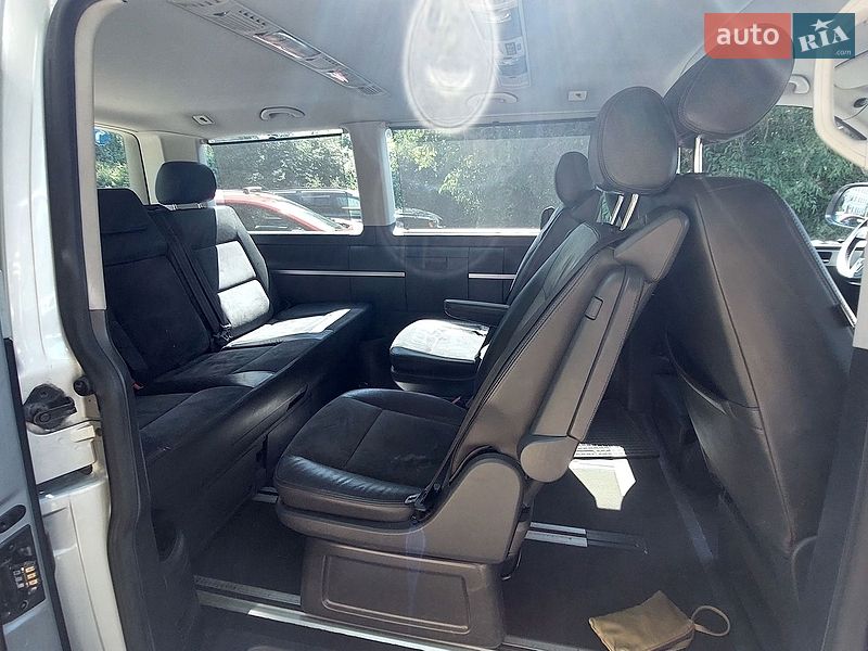 Мінівен Volkswagen Multivan 2010 в Чернівцях